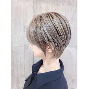 セミマットミルクティーベージュ×くびれショート