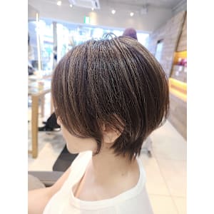 くびれショートの白髪ぼかしハイライト - LOHAS by KENJE【ロハスバイケンジ】掲載中