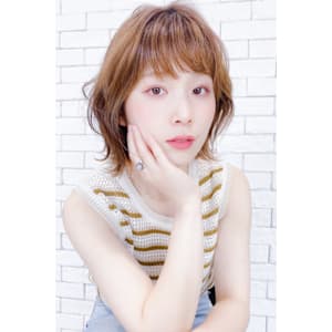 フェミニンなふんわりショートヘア