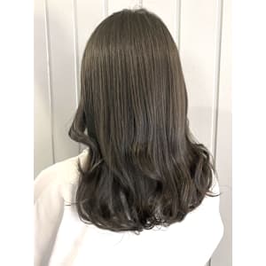 オリーブアッシュ　赤み消しカラー　グレー系カラー　セミロング