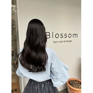 20代30代透明感暗髪ロング