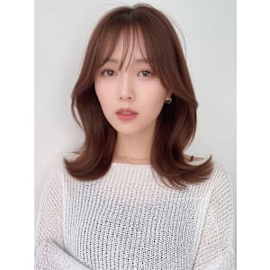 くびれヘア　韓国風　外ハネミディ　艶感　ブラウンカラー