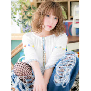 大人可愛いハイライトカラーくせ毛風小顔ボブ　ことりベージュ