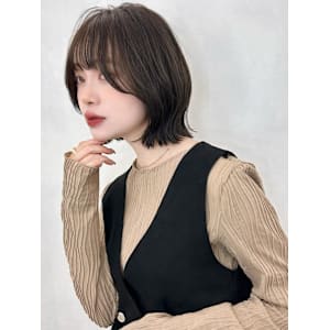 艶感グレージュ切りっぱなしボブ大人可愛い似合わせカット