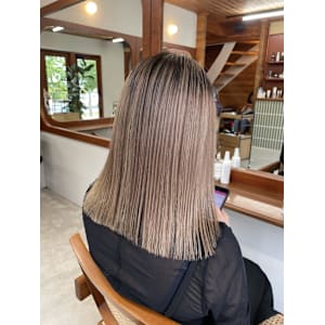 ストレートミディアム×バレイヤージュ