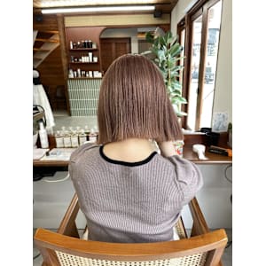 ボブ×暖色ベージュ