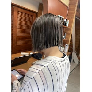 ミニボブ×ハイライトカラー
