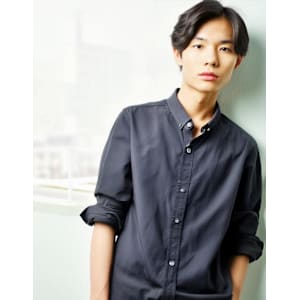 爽やかセンターパート黒髪メンズカット