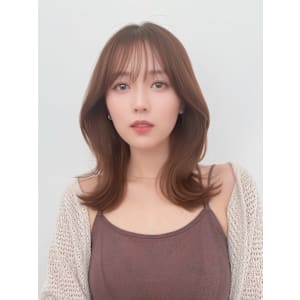 韓国ヘア　顔周りカット　外ハネミディ　透明感　ベージュカラー
