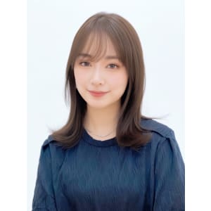 シースルーバング　外ハネ　ミディアム　透明感　ベージュカラー