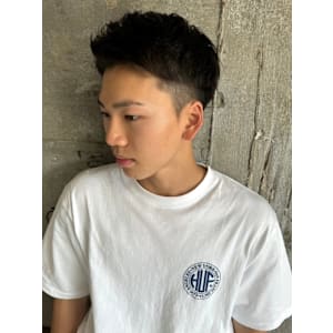 ツーブロック　アップバング　ショートスタイル　メンズショート