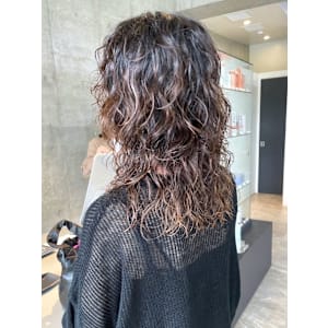 ロングウルフ　レイヤー　ウェーブパーマ　ダメージレス