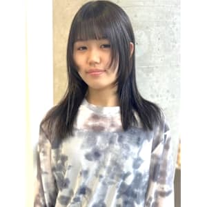 ミディアムヘア　顔周りレイヤー　ハイレイヤー　姫カット