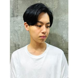 メンズショート　アップバング　黒髪　ツーブロック　爽やか