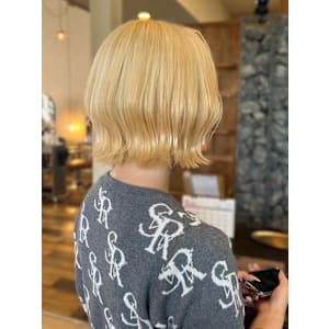 外ハネボブ　ミニボブ　ハイトーン　ダメージレスカラー　透明感