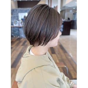 白髪ぼかしハイライト　大人ショート　丸みショート　透明感