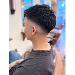 メンズショート　束感　黒髪　ツーブロック　ビジネスヘア　