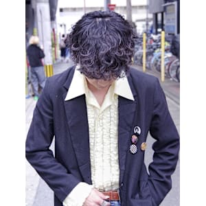 波巻スパイラルパーマショートレイヤーマッシュツーブロック