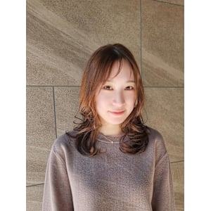 ブラウンベージュ