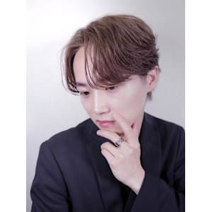 ベージュブラウン/ニュアンスセンターパート