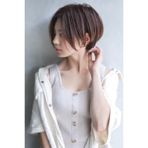 大人可愛い黒髪前下がりショートボブ丸みショート