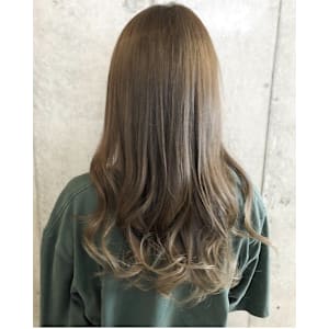 カーキベージュ