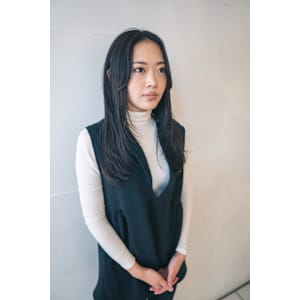 ロングヘアのレイヤースタイル