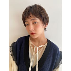 大人可愛い黒髪前下がりショートボブ丸みショート