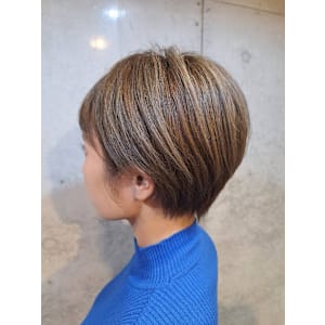 襟足短めマニッシュショート×ハイライト