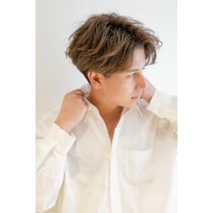 スーツ短髪ツーブロック束感モテる黒髪シークレットパーマ流行