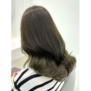 オリーブグレージュ