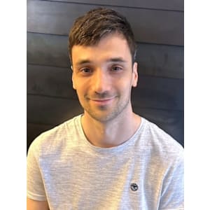 メンズショート　ツーブロック　サイドパート　アップバング