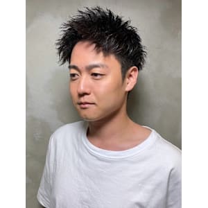 ツイストスパイラルパーマ　ツーブロック　アップバング