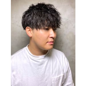 ツイストスパイラルパーマ　ツーブロックマッシュ　束感