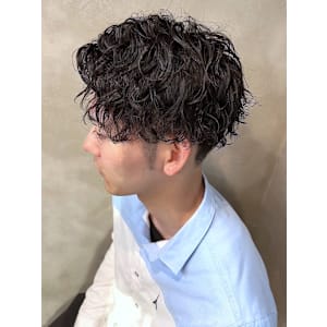 波巻きパーマ　サイドパート　ツーブロック　束感