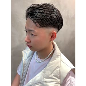 スキンフェード　束感スタイリング　毛流れワンカールパーマ