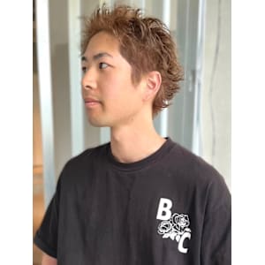 アップバング　ブリーチカラー　ベージュ　メンズショート　束感