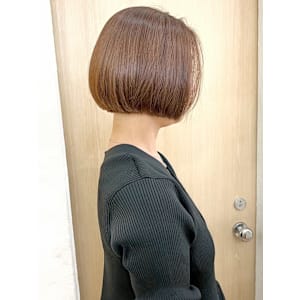 まとまるボブヘア　透明感ブラウンカラー