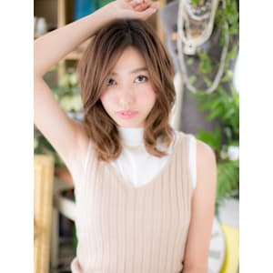 バレイヤージュニュアンスパーマ外国人風ロブ　斜めバング