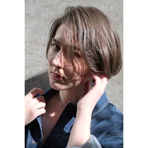 暗髪顔周りレイヤー