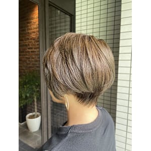 くすみカラー×大人ショート