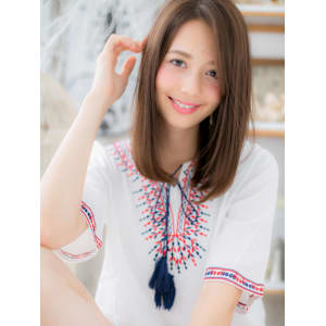 アシンメトリー艶カラー大人かわいい前下がり　グレージュカラー