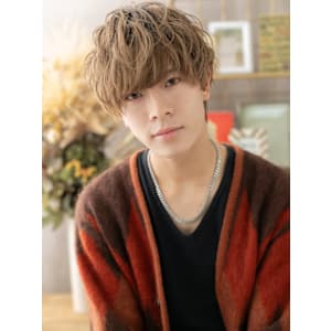 ハイトーンカラースパイラルマッシュパーマ　アッシュオリーブ