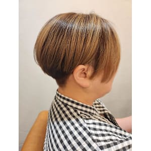 ツーブロック、前下がり、ハイトーンカラー