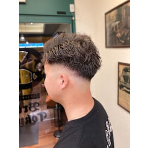 MEN'Sツイストスパイラルパーマ - メンズ専門理容室 BroTokyo BARBERSHOP 銀座店【メンズセンモンリヨウシツブロートーキョーバーバーショップギンザテン】掲載中