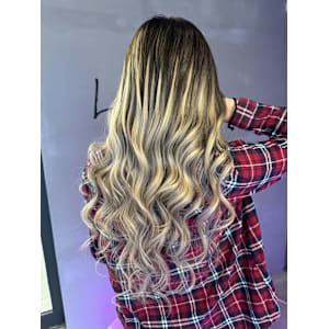 毛先が明るい方にオススメ！エクステバレイヤージュ！