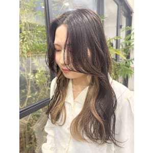 20代/30代/インナーカラー/センターパート/ベージュ