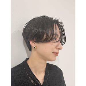 センターパートショートスタイル