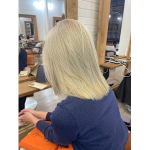 丸型卵形韓国顔まわりエアリーロング美髪ブロンドハイトーン渋谷