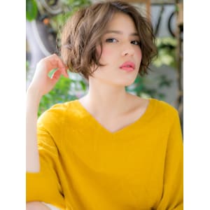 アンニュイ顔…前下がりくせ毛風エアリーボブ　アッシュオリーブ